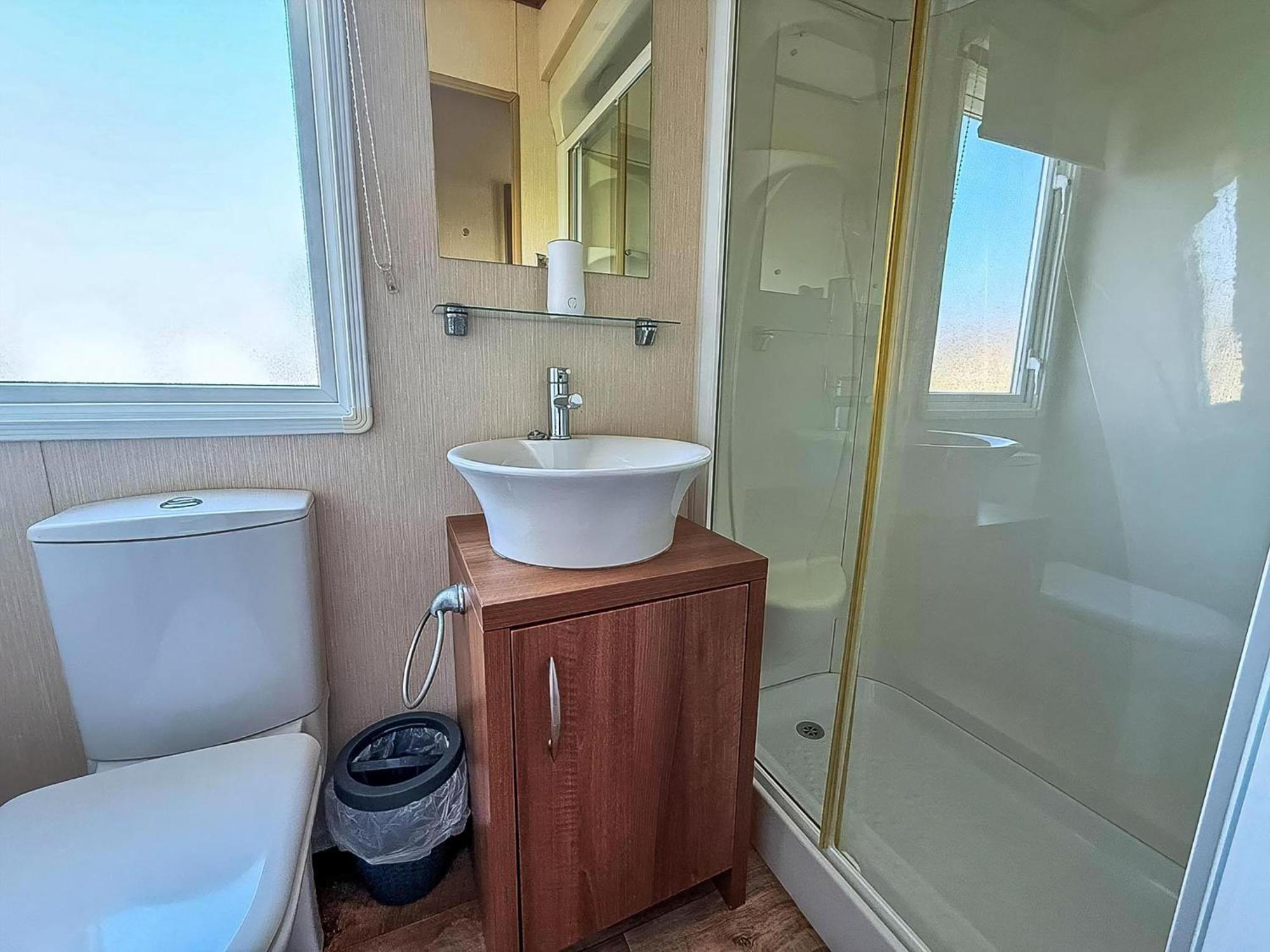 Stunning 6 Berth Caravan With Decking At Southview Holiday Park Ref 33175V Skegness Eksteriør billede