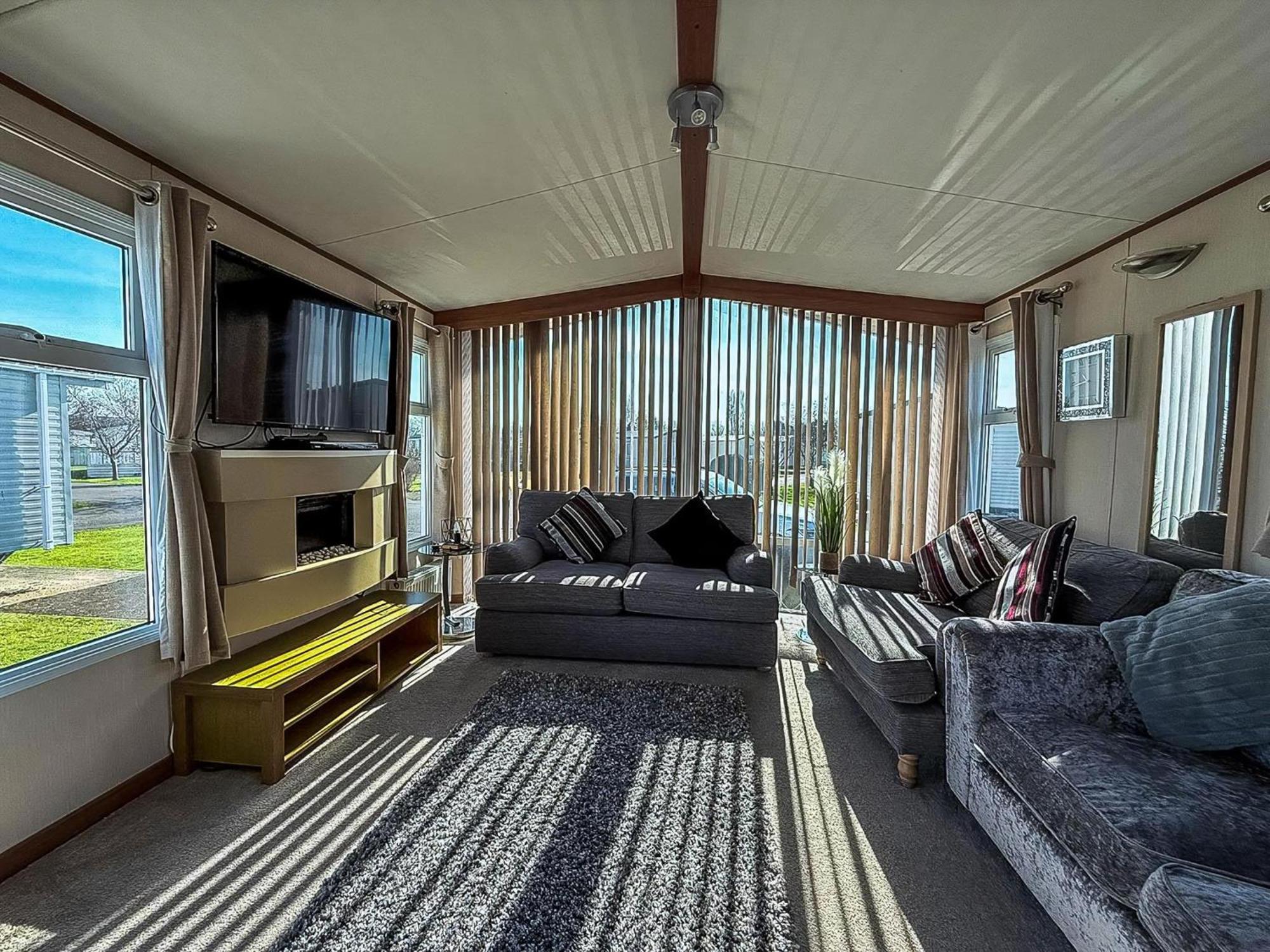 Stunning 6 Berth Caravan With Decking At Southview Holiday Park Ref 33175V Skegness Eksteriør billede