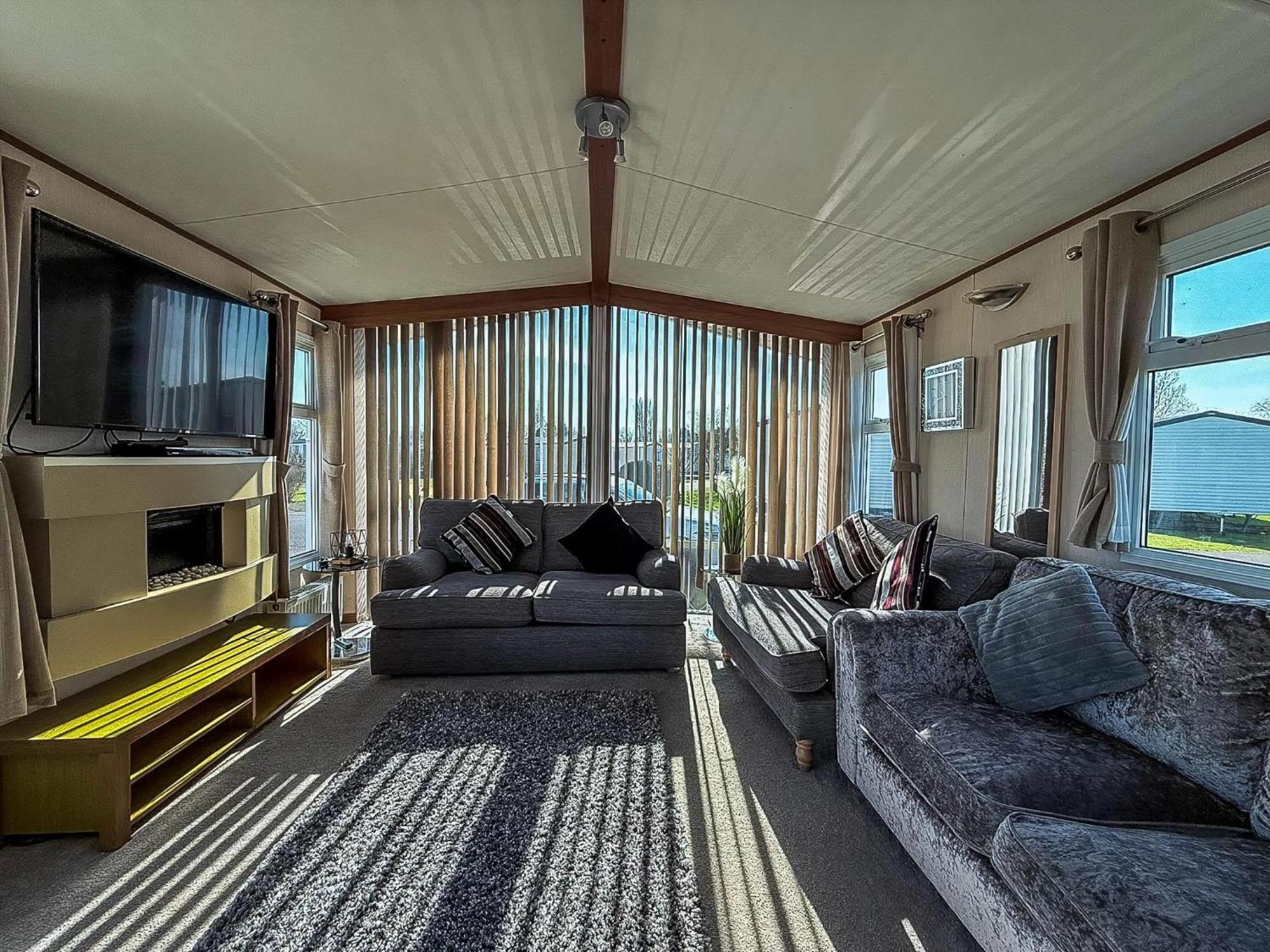 Stunning 6 Berth Caravan With Decking At Southview Holiday Park Ref 33175V Skegness Eksteriør billede